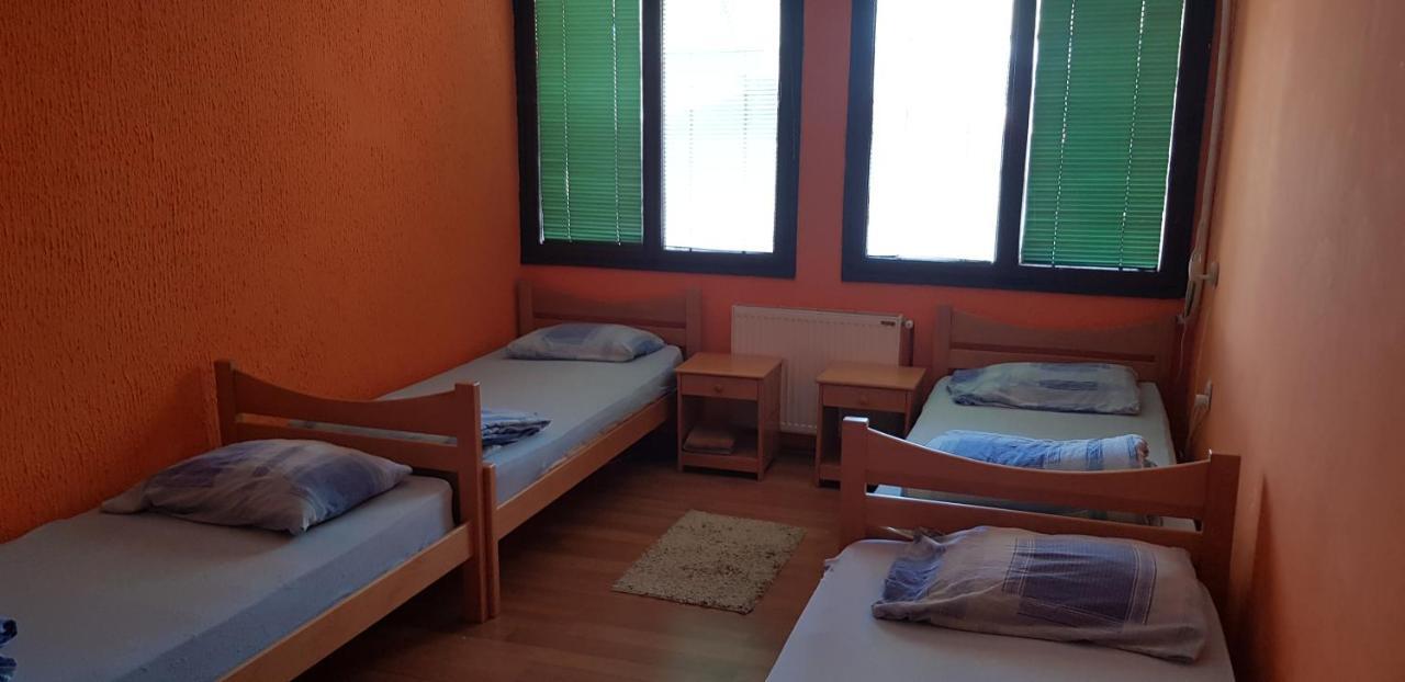 Hostel Av Palanka Exterior photo